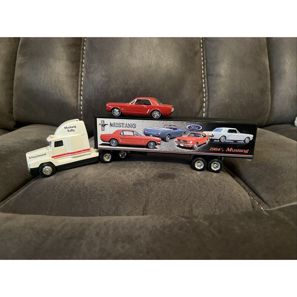ERTL COLLECTIBLES 1964-1/2 Ford Mustang 1:64 FREIGHTLINER TRACTOR TRAILER TRUCK